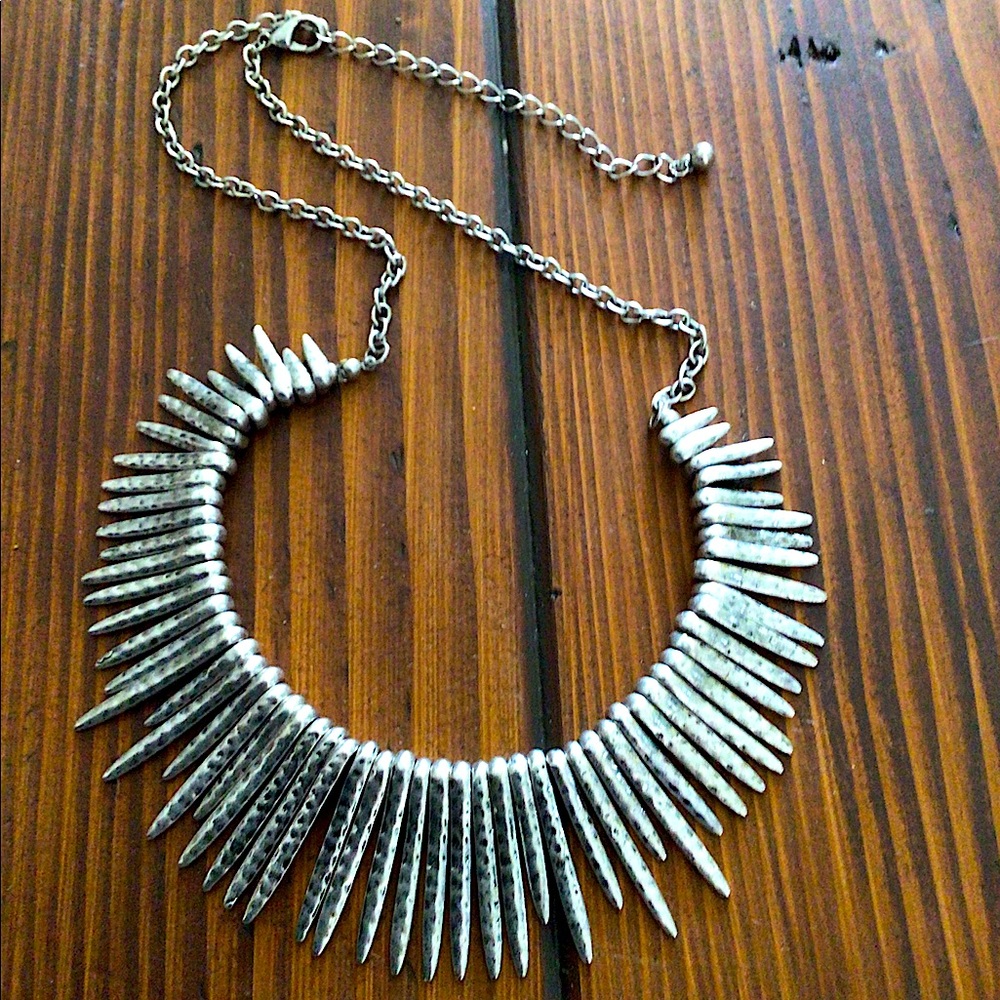 Silver-tone necklace w/dramatic sunburst of 61 hammered metal spikes. Unbranded